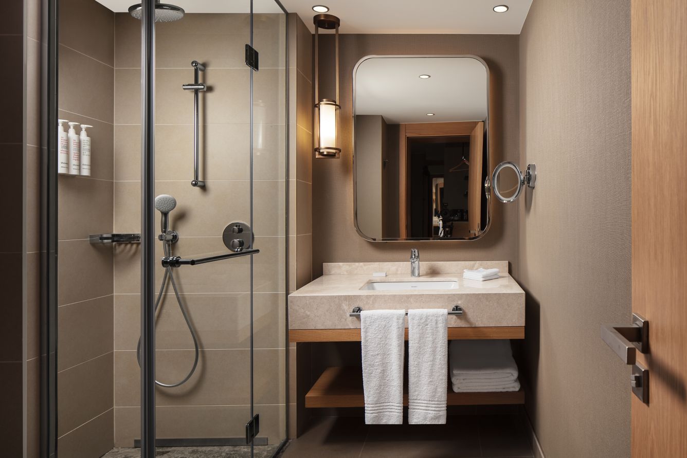 mc-navmc-quen-bathroom-19916-34540_Classic-Hor